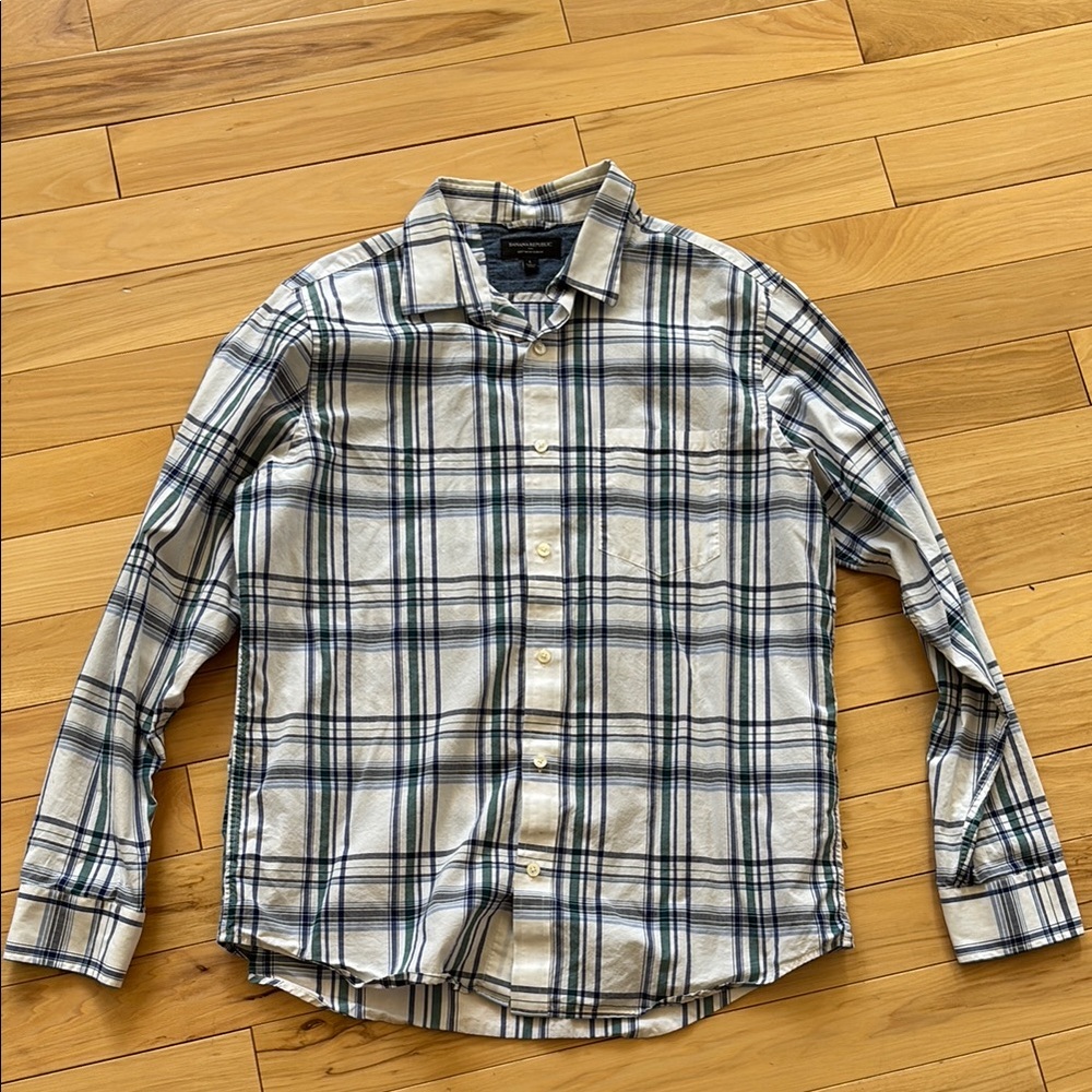 Banana Republic Blue and White Casual Button Down Shirt